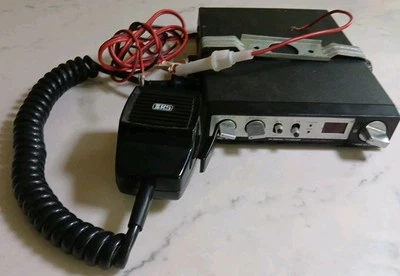 VINTAGE Realistic TRC-417 40 Channel Mobile CB Radio Handset with Mic. - Image 1 of 4