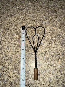 Vintage Teppichschläger 6" x 2,5" - Puppenhaus/Schattenkasten/Minizimmer/Basteln Herz EUC - Bild 1 von 3