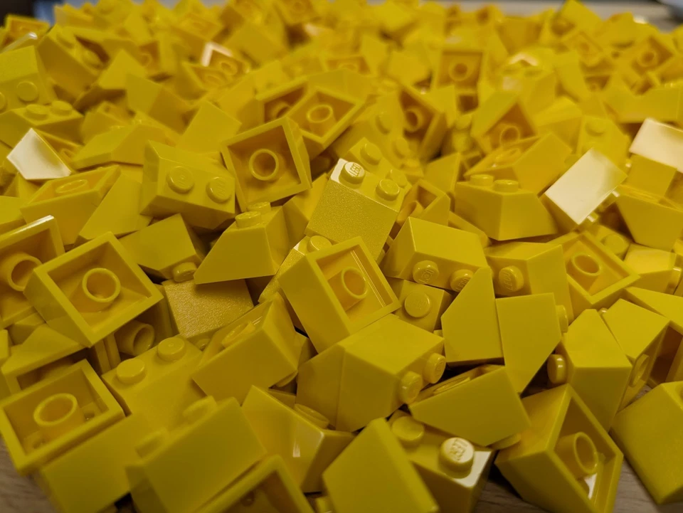 (100) 2x2 Ladrillos Pendiente Amarillo Nuevas Piezas Lego Parte 3039 Lote A Granel Foto 1 de 1