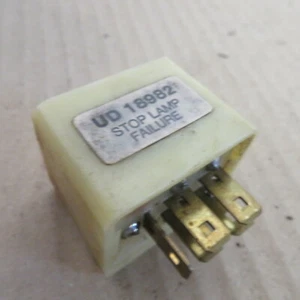 ROLLS ROYCE SPIRIT 1983 SPUR BENTLEY BRAKE STOP LAMP FAILURE RELAY UD18982 - Picture 1 of 3