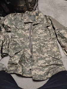 US MILITARY COLD WEATHER FIELD COAT GREEN DIGITAL CAMO S REG 8415-01-521-2234 - Picture 1 of 7