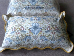 Set of Two Clarke & Clarke William Morris Designs Cushions 100% Cotton 30x50cm - Picture 1 of 10