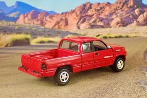 2nd Gen 1994-2002 Dodge Ram 2500 Sport Club Cab 4WD Maßstab 1:64 Limited Edition J - Bild 1 von 5