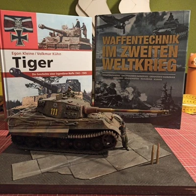 Königstiger Diorama 1/35 mit Bücher und 2 Figuren - Bild 1 von 3