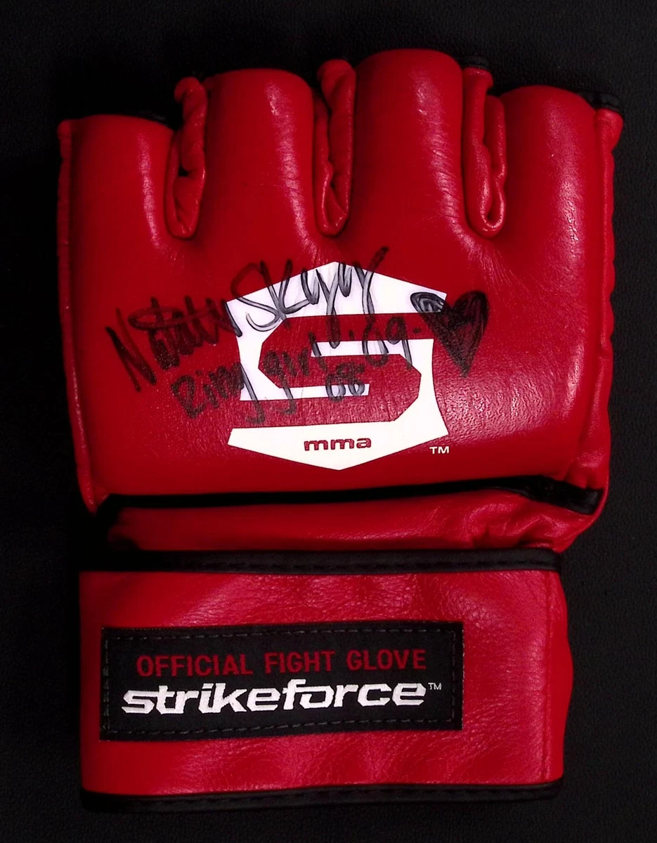 〈新品〉Strikeforce OFFICIAL Gloves RED 新品〉Strikeforce OFFICIAL Gloves RED Strikeforce MMA Autographed