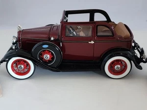 Franklin Mint 1:24 scale Diecast 1932 Ford  Bonnie & Clyde Car w/ Box & Papers - Picture 1 of 24