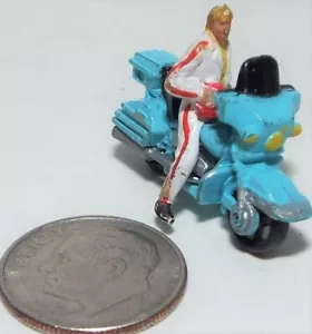 Very Small Micro Machine Harley-Davidson Electra Glide in Blue with Rider - Picture 1 of 4
