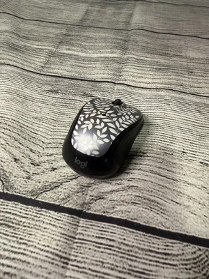 Logitech M325c Color Collection Wireless Mouse  Himalayan Fern - Image 1 of 4