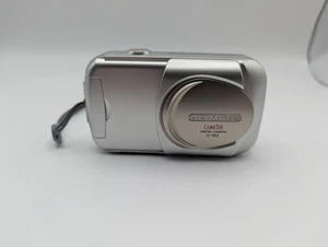 Olympus Camedia C-160 fotocamera digitale compatta + scheda mem 3,2 megapixel argento funzionante - Foto 1 di 21