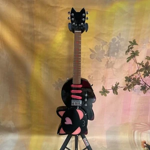 Guitarra Eléctrica CAT Personalizada Negra SSS Rosa Pastilla Cromo Trémolo Envío Gratis - Imagen 1 de 13
