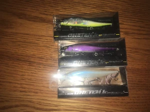 MEGABASS ONETEN Jr.---3 DIFFERENT COLORED FISHING LURES - Picture 1 of 1