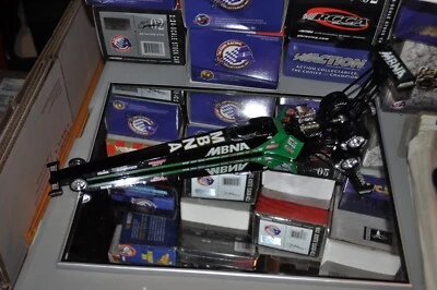 Cory McClenathan 1999 - MBNA - Acción 1:24 Diecast Top Fuel Dragster Foto 1 de 4