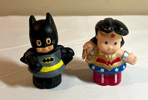 Figuras de Fisher Price Little People - DC Comics - Batman y Wonder Woman - Imagen 1 de 2