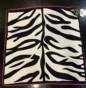 Surya Decorative Pillow Cover - NEW WITH TAGS- VAL004-2222 - A22"X22" - Picture 1 of 4