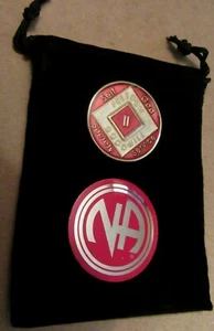Narcotics Anonymous Burgundy Red 2 year NA Medallion Gold White Chip Coin Clean - Picture 1 of 12
