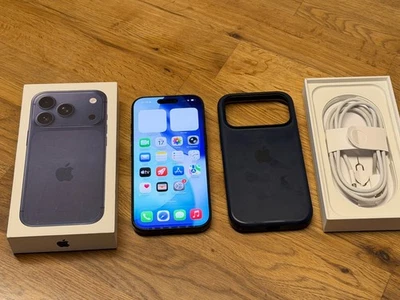 Apple iPhone 17 Pro 256GB Deep Blue 6,3 Zoll Dual-SIM aktiviert 01. November - Bild 1 von 4