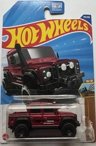 2025 Hot Wheels HW DIRT 10/10 '15 Land Rover Defender Double Cab 179/250 (Red) - Picture 1 of 2