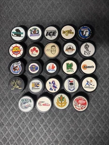 Vintage IHL NHL & Other Hockey Puck Lot Hall Of Fame Canada Wings (24) Total - Bild 1 von 7