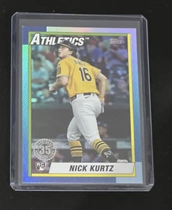 Actualización Topps 2025 Nick Kurtz RC 1990 Topps 35 aniversario Rainbow Foil Rookie - Imagen 1 de 3