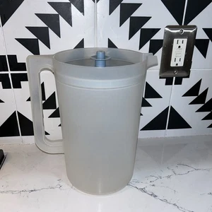 Vintage Tupperware #1416 1-Gallon Pitcher Clear Country Blue Push Button Lid - Picture 1 of 9