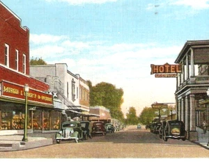 Business Section Leesville Louisiana 1940 Postcard - Picture 1 of 3