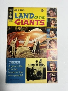 LAND OF THE GIANTS # 5 Comic ~ Photo Cover ~ 1969 ~ Gold Key - Picture 1 of 14