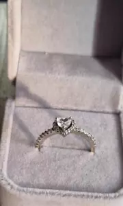 Erhöhter Herz Ring 925 Sterling Silber. UK Größe L. In einer Samt Geschenkbox. - Bild 1 von 13