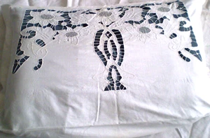 2 Beautiful Antique Handmade Cutting Embroidered White Cotton Pillows - Bild 1 von 10