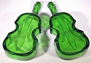 PAR DE CENICEROS O BARATIJAS VINTAGE CON FORMA DE VIOLÍN DE VIDRIO VERDE DE 5-1/4" - Imagen 1 de 3