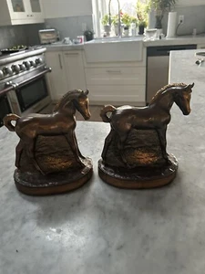 Par de sujetalibros Dodge Inc. Gladys Brown Western Horse metal bronceado firmados vintage - Imagen 1 de 6