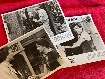 3 ONE DAY AT A TIME photos BONNIE FRANKLIN Howard Hesseman MACKENZIE Phillips - Image 1 of 4