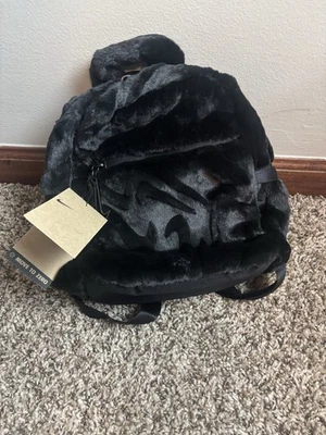 Mini mochila deportiva informal Nike NSW Futura de piel sintética para mujer FZ1328-010 Foto 1 de 4