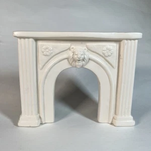 Vintage Puppenhaus Kamin Kaminsims Löwe Medaillons - Bild 1 von 8