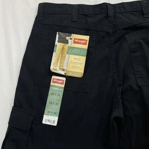 Wrangler NWT 38x30 Black Cargo Relaxed Fit Work Pants NEW - Picture 1 of 9