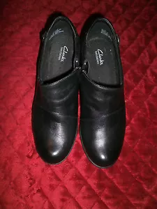 CLARKS SEHR SANFT GEBRAUCHTER SCHWARZER BIEGSAMER 1,5-ZOLL-ABSATZ - Bild 1 von 5