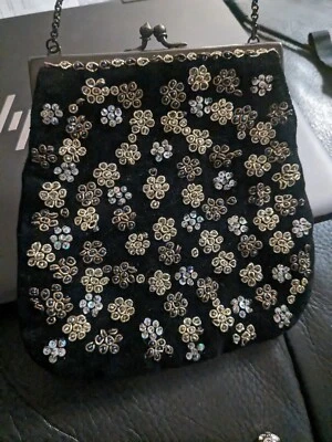 Bolso de lentejuelas BCBG ~ Mini bolso sin asas de lentejuelas  Foto 1 de 3