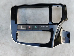 MITSUBISHI OUTLANDER MK3 2015 - 2020 HEAD UNIT SCREEN SURROUND TRIM 8002B409 - Bild 1 von 8