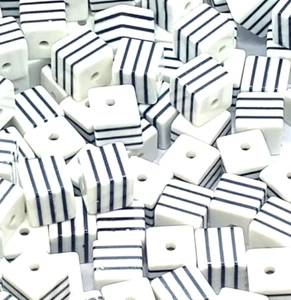 100pcs 8mm Cubo Blanco Y Negro a Rayas Resina Cuentas para DIY Joyería Creación - Picture 1 of 3