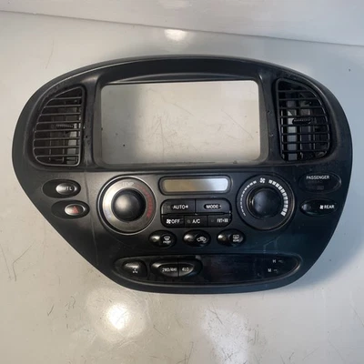 2001-2004 Toyota Sequoia Climate Control/Air Vents OEM BB4-I65 - Image 1 of 4