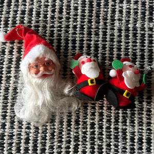 Adornos de Papá Noel vintage cabeza de Papá Noel y 2 fieltros Santa’s - Imagen 1 de 4