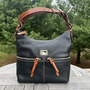 Borsa a tracolla Dooney & Bourke Dillen pelle di ciottoli borsa nera ottone pulita - Foto 1 di 9