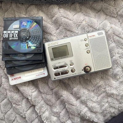 Sony MZ-B10 MD Walkman Minidisc Recorder With bulit in Speaker Flat Mic - Tested - Image 1 of 4