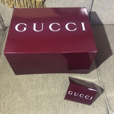 "Auténtica caja de regalo Gucci Borgoña vacía 14,25 X 10,75 X 7,5""" Foto 1 de 4