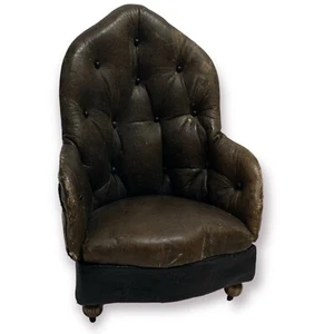 Silla miniatura vintage marrón oscuro para sala de estar casa de muñecas - Imagen 1 de 6