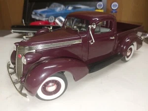 Road Signature 1/18 Scale 1937 Studebaker Coupe Express Pick Up Burgundy - Picture 1 of 19