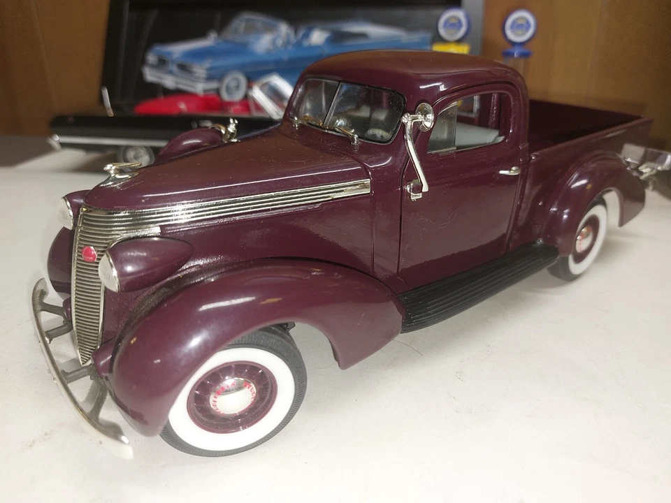 Road Signature escala 1/18 1937 Studebaker cupé camioneta exprés Borgoña Foto 1 de 4