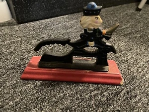 Vintage Cast Iron Nutcracker Metal Soldier King Red Wood Base (CA) - Picture 1 of 3