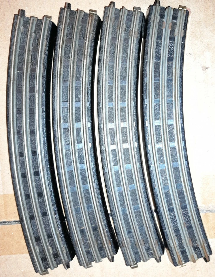 Trix TTR 3-Rail Bakelite 410/1 Curved Track x29 - OO Gauge - Image 1 of 1