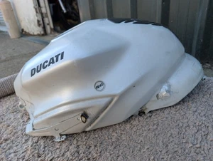 Ducati Super Sport S 939 950 2017-2024 Benzin Kraftstofftank weiß #CROY - Bild 1 von 24