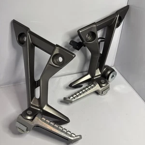 2013-17 Kawasaki Ninja Rear Passenger Foot Rest Peg Brackets 35063 0842 /0841 - Picture 1 of 8